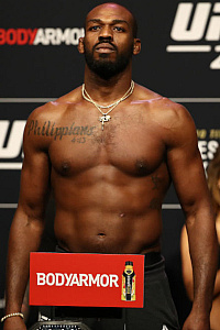 Jon Jones kembali ke Oktagon