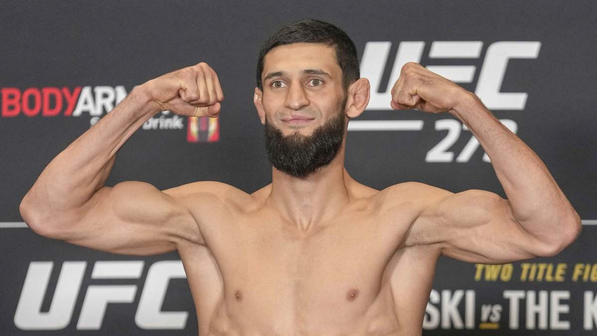 Kuncian Mematikan Khamzat Chimaev: Whittaker Nyaris Patah Rahang di UFC 308