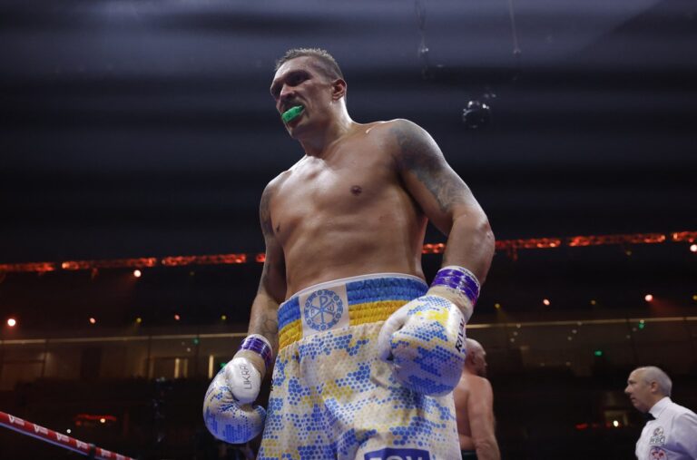 Jejak Oleksandr Usyk dari Amatir hingga Juara Dunia 2 Divisi Tak Terbantahkan