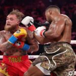 Pukulan Realitas di Ring: Jake Paul Pamer Rahang Patah Usai Tumbang dari Anthony Joshua