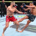 UFC 327: Kejutan Carlos Ulberg dan Momen Jatuhnya Jiri Prochazka di Tengah Pertarungan Dramatis