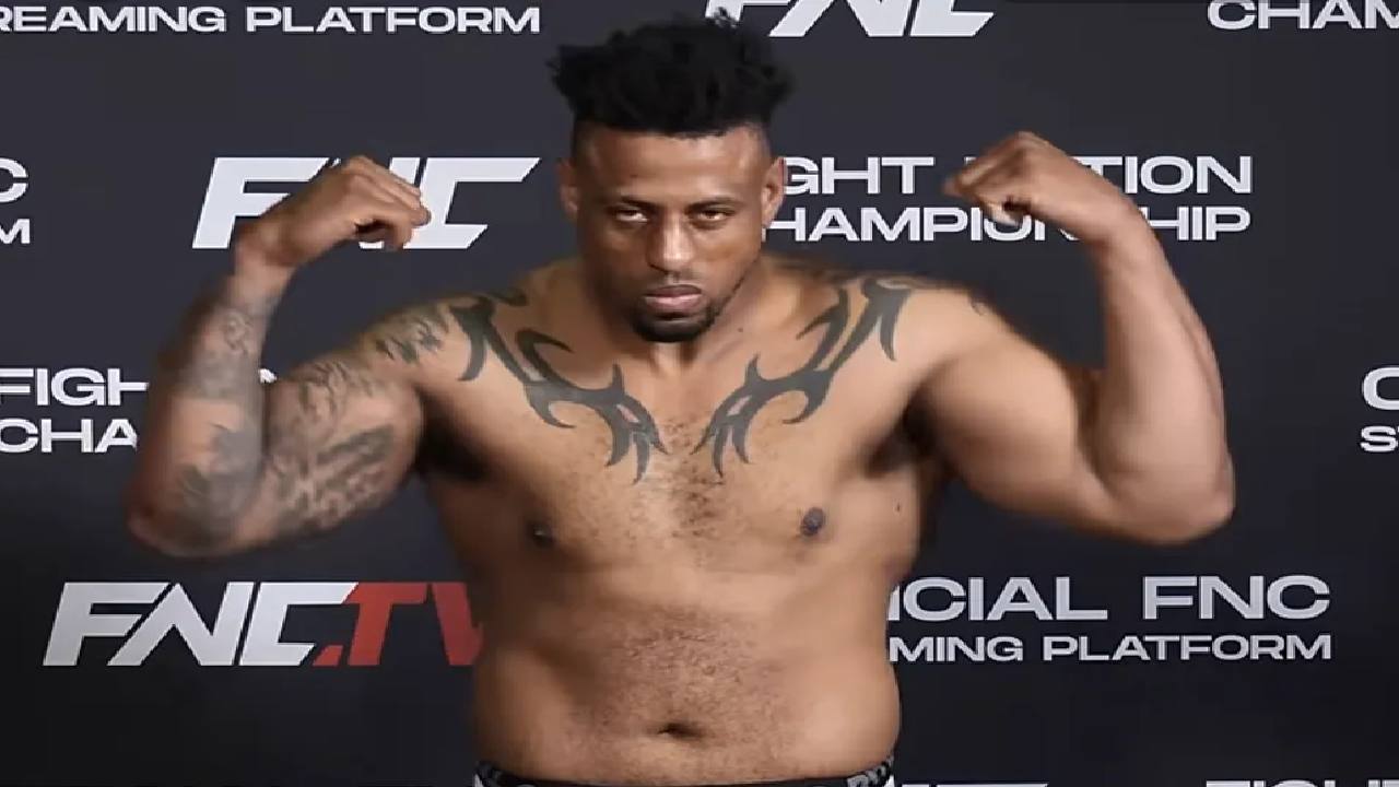 Greg Hardy Kembali Jadi Sorotan, Gagal Timbang Badan hingga 25 Pound Jelang Duel Lawan Veteran UFC