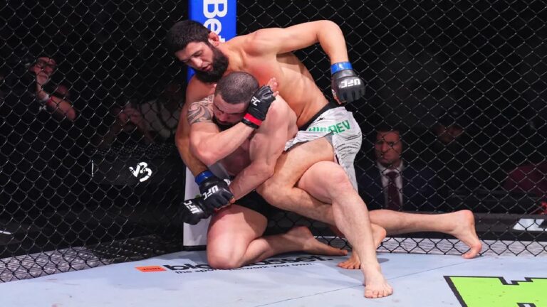Prediksi Robert Whittaker: Khamzat Chimaev Siap ‘Melindas’ Sean Strickland di UFC 328