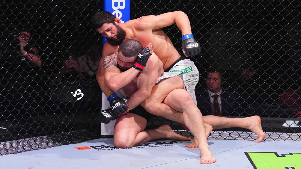 Prediksi Robert Whittaker: Khamzat Chimaev Siap ‘Melindas’ Sean Strickland di UFC 328